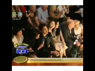 Uwu possessive yaya is so cute! look at her left hand on nadechs waist, clingy much lololo