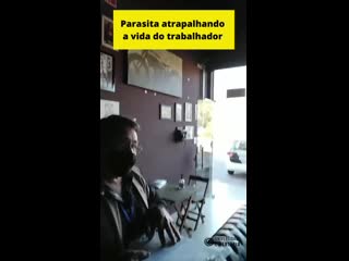 Parasita atrapalhando a vida de um