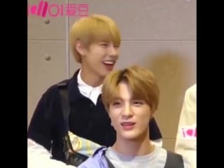 Jaemin accidentally broke the mini lightstick and renjun was losing it