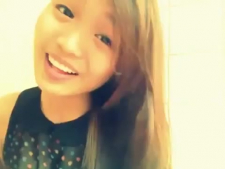 Красивая девушка и укулеле )))