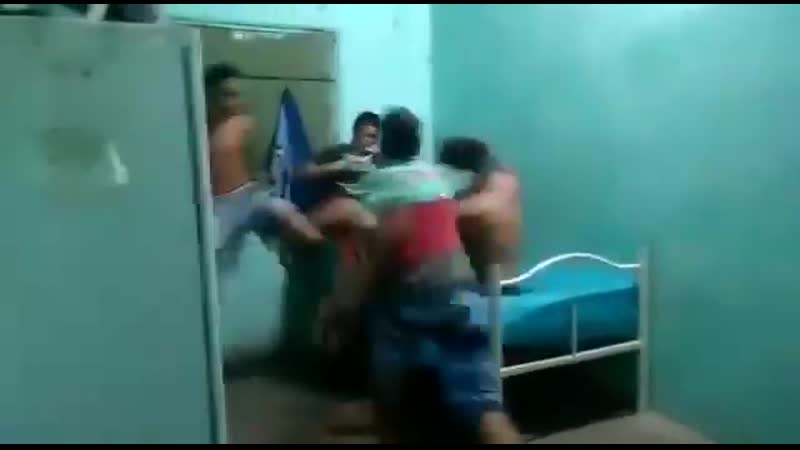 Бодрая пизделка в комнате у таджиков