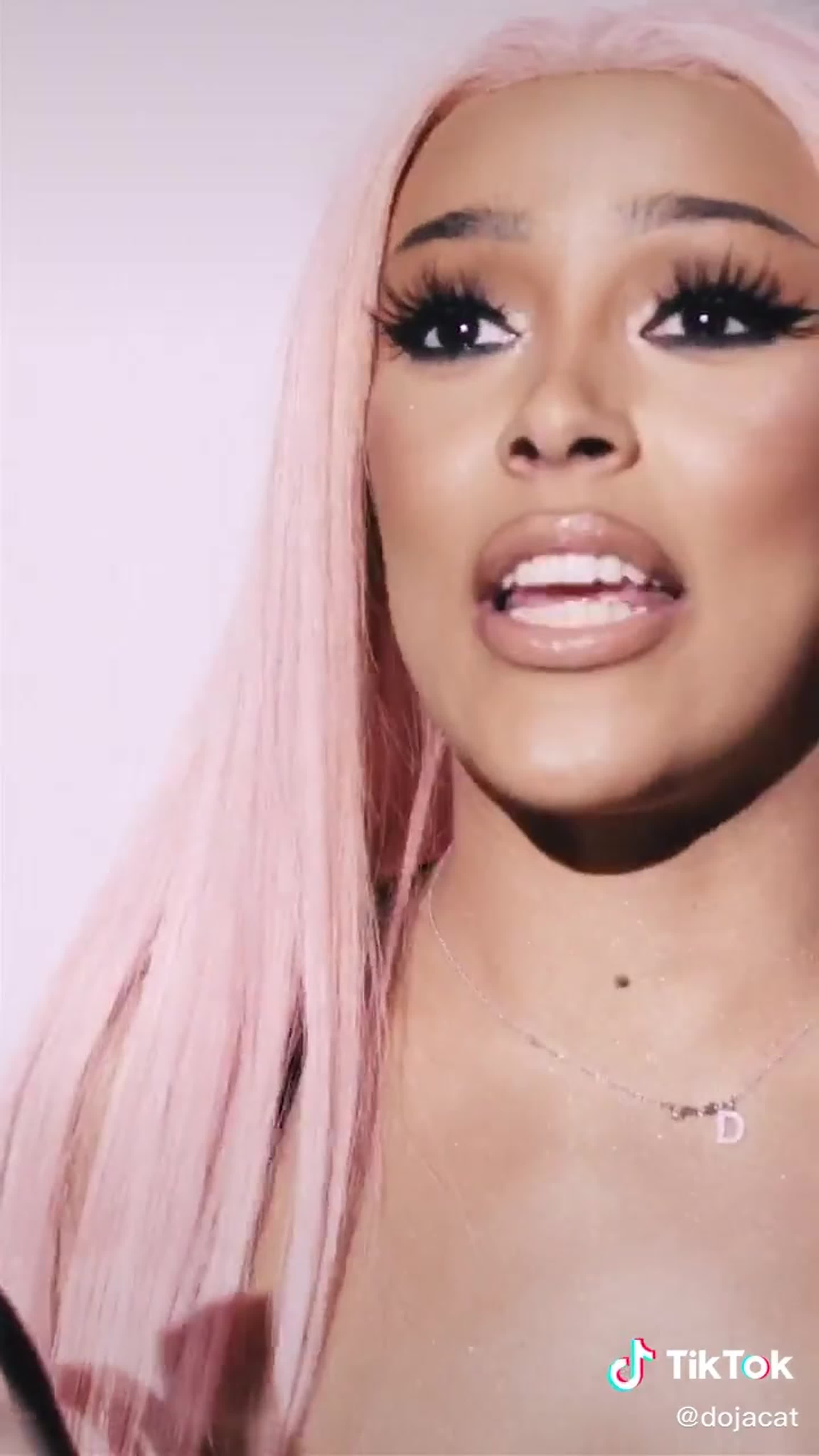 Ciya Tiktok girl arching her back