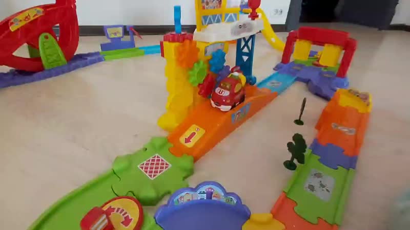 Гоночный трек с машинкой vteh