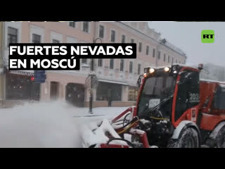Moscú enfrenta fuertes nevadas mientras una ola de frío azota a otros territorios de rusia