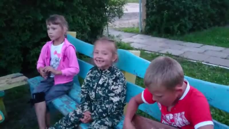 Молодёжь отжигает под гусли