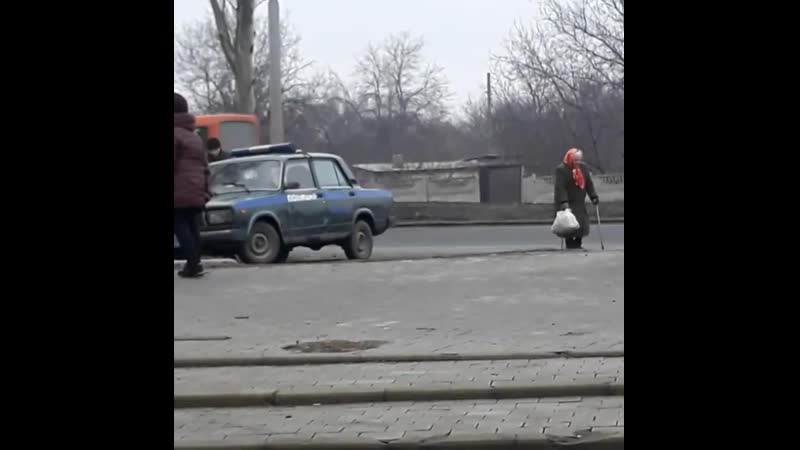 Прогнали бабулю