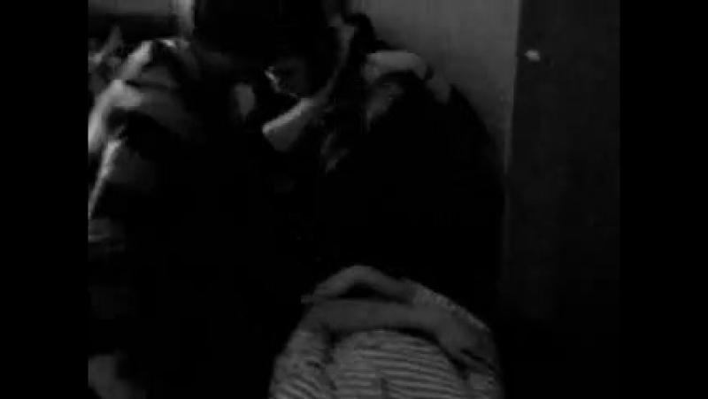 Со вписки смотрите нормлаьно пару фоток идет а потом видос как чуваку штаны порвали