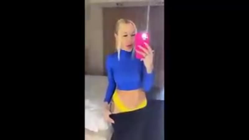 Ирина морозюк поет гимн украины в спущенных штанах