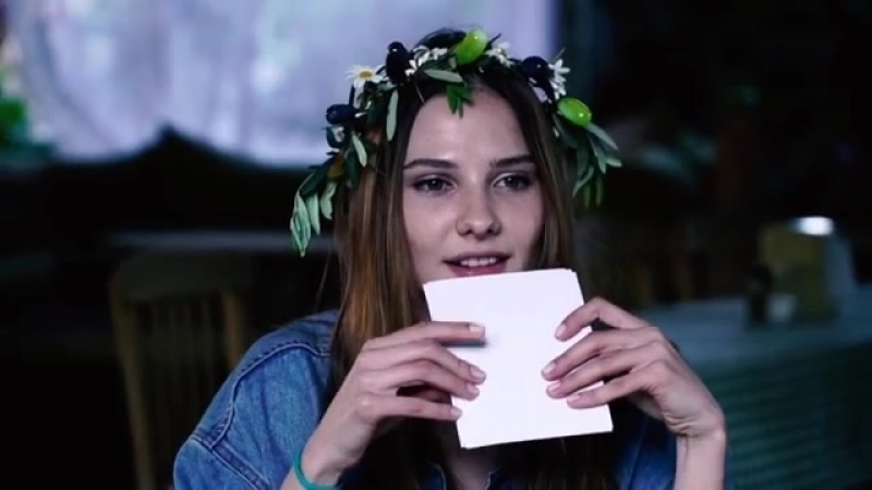 Alina boz on instagram "@duru #tbt si gelsin o zaman 🌿 adatepe köyünde begonvil çiçekli pozumla tam bir turistim 🧘‍♀️😁"