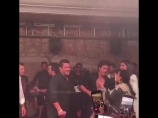 Salman ke aatey hi shaadi mein jaan agayi sonamanandreception mp4