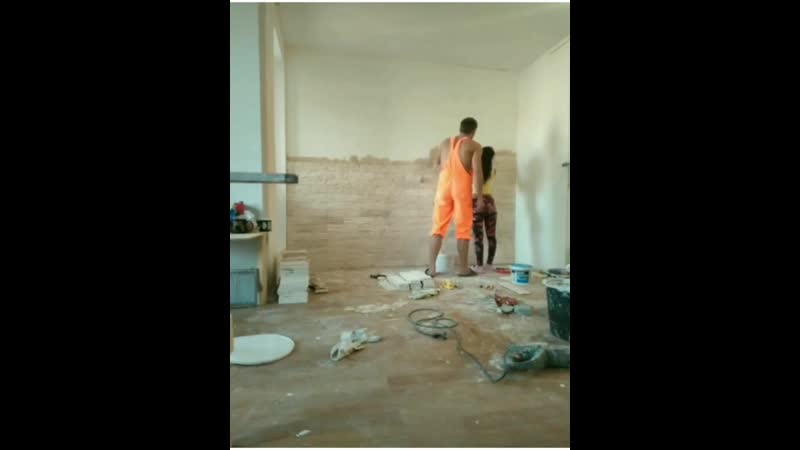 Отделка стены плиткой под песчаник руками жены ярослав сиплатов