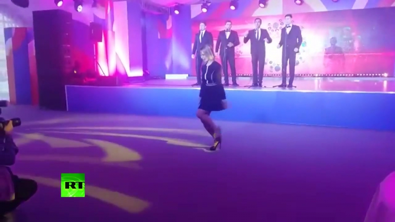 Мария захарова станцевала калинку для журналистов