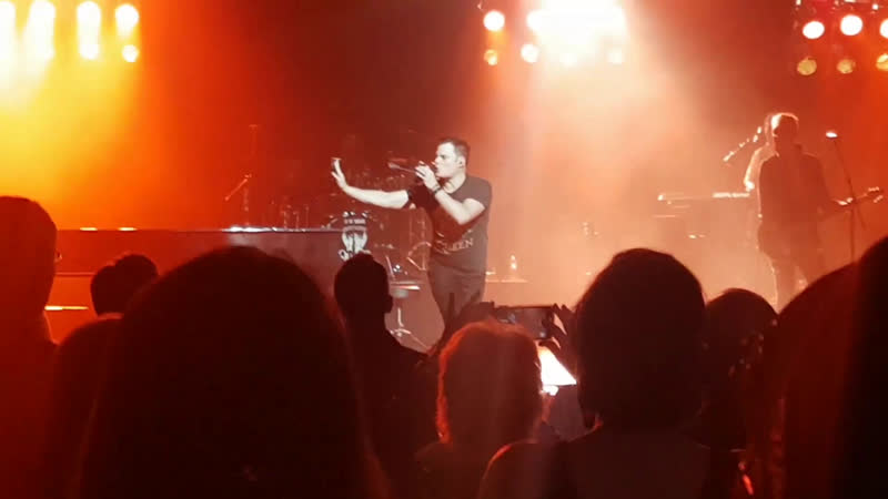 Marc martel &amp; uqc in auckland, new zealand (fan videos)