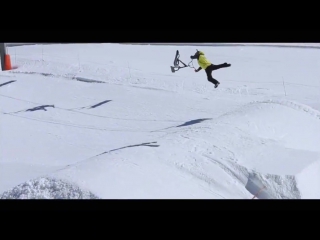 Snowscoot vs snowboard challenge