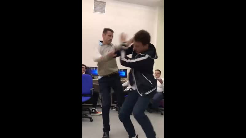 В одной из школ белгорода ученик подрался с учителем информатики