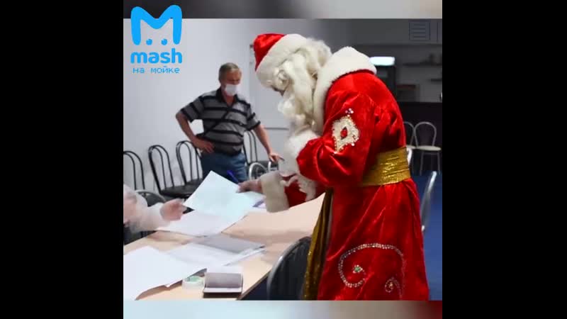"дед мороз" и "арабский шейх" пришли голосовать по попраам в конституцию