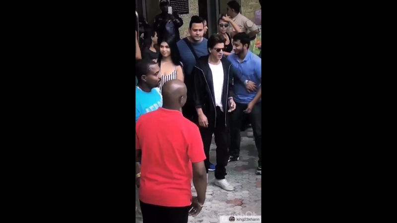 Video shahrukhkhan @iamsrk meets his @tkriders team says goodbye via ali king khan tkr player on instagram stories ️