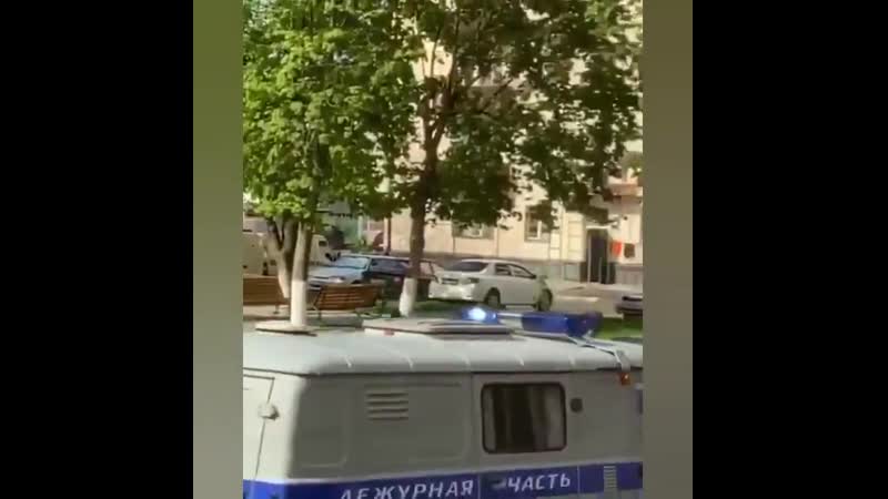 Сдавайтесь и с вами будут хорошо обращаться!