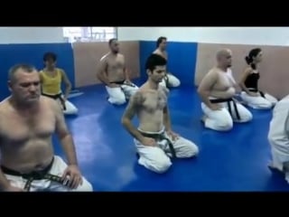 Treinamento dojo (okinawa karate do goju ryu shobukan)