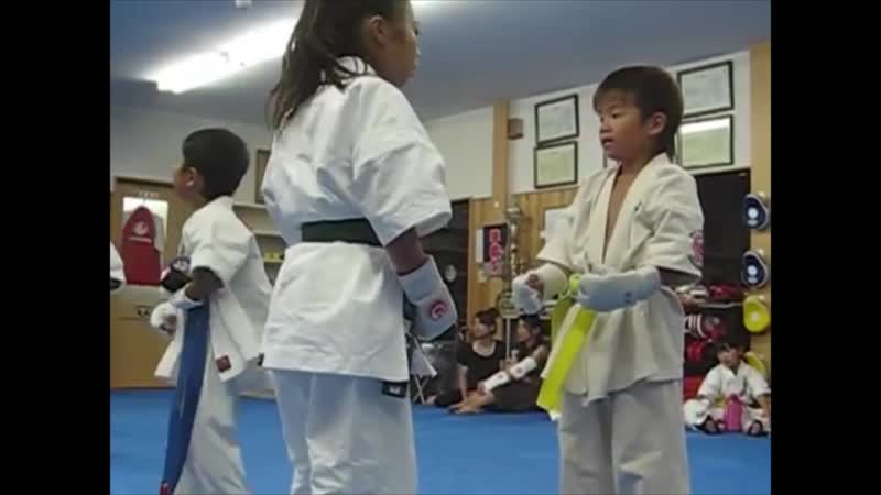Юные японские каратисты