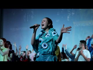 Тебе нравится выступать на сцене?