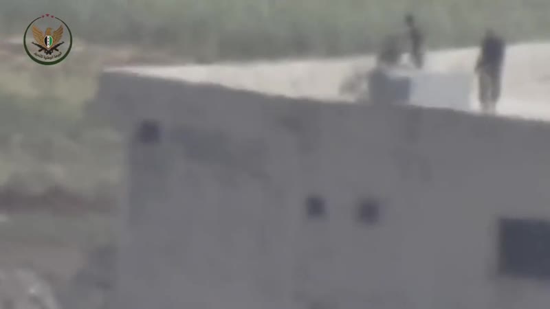 Боевики группирои "джейш аль изза" заптурили позицию с птрк сирийской армии в районе кафр набуды, север провинции хама#2