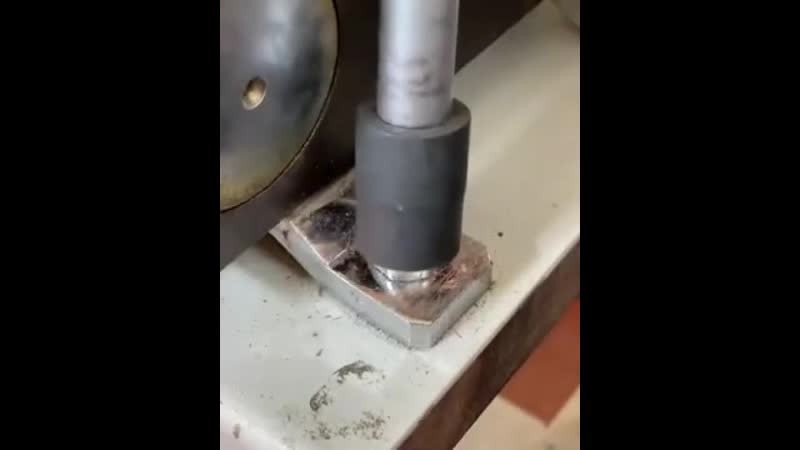 Болт выкручиваем слизанные болты грамотным способом!