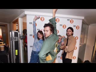 Harry talking to @radioleary about quarantining with friends in la and what he’s been up t