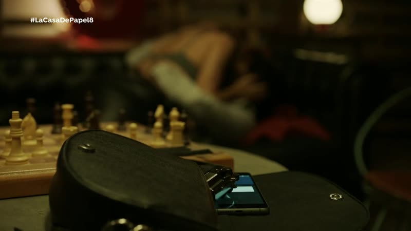 La casa de papel первая ночь профессора и ракель