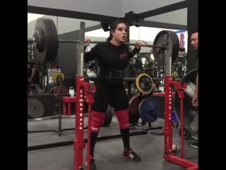 Айша хейли приседает 159*2