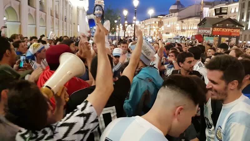 Аргентина ликует, после матча в с пб ночь у гостиного двора с болельщиками море позитива
