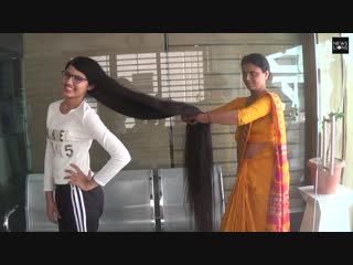 India teenage girl boasts of longest hair in the world