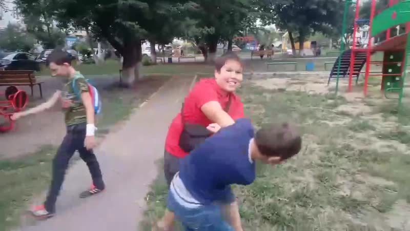 Пиздятся школьники [рофлы и панчи]