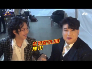 Heechul and shindong slapping each other