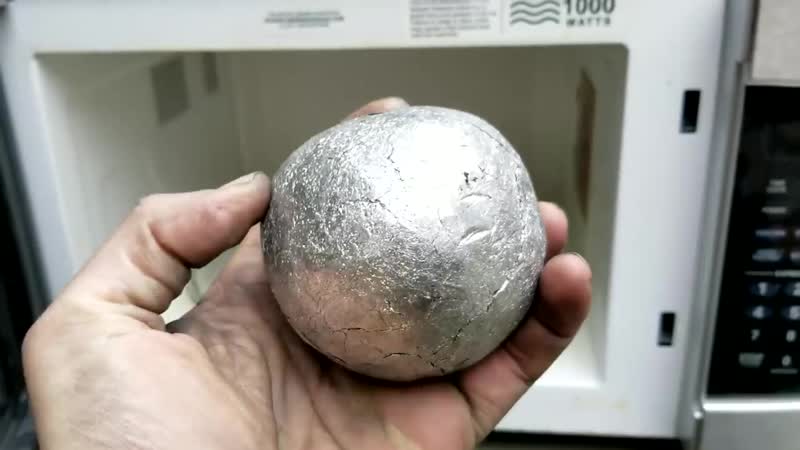 Making a polished aluminum foil ball in a microwave microwaving aluminium