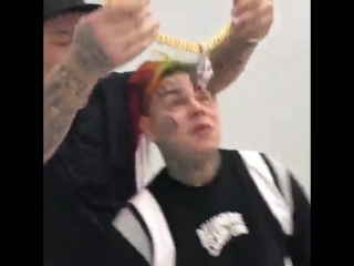 6ix9ine gets a billy necklace (саваж)