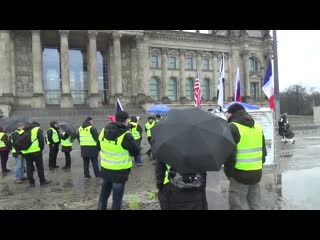 Live demonstration der #gelbwesten / #gilets jaunes berlin