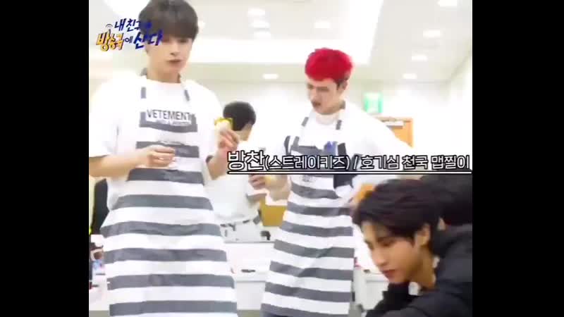 Jisung reaching over to get a napkin for minho mp4