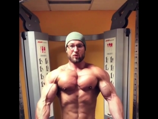 Грудь + дельты