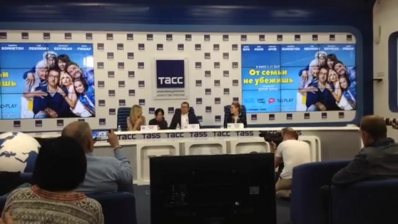 Дэни бун и лоранс арне на пресс конференции в москве (тасс)