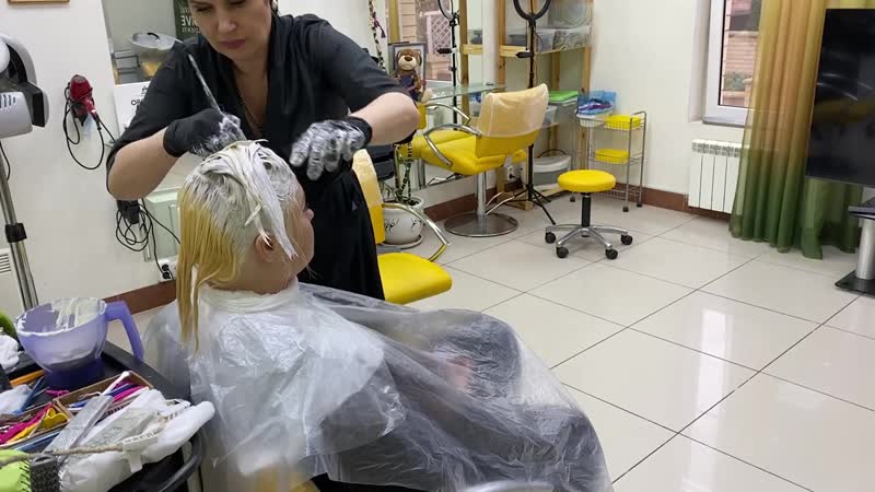 Белоснежный холодный блондин, осветление обесцвечивание мелированных волос snow white cold blond