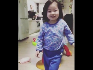 Baby sing ikon "love scenario"