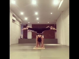 Samantha star straddle tilt lineup during today’s handstand session