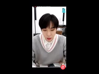 Doyoung greets czennies in different languages