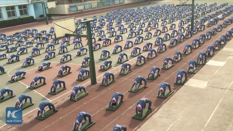 Утренняя зарядка от китайских школьников из города цзинань