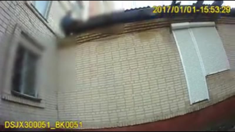 Вчора, 2 січня, чоловік хотів покінчити життя самогубством у цьому йому завадили поліцейські, які оперативно прибули на місце п