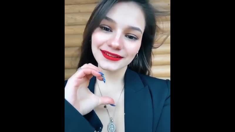 Софья самодурова я девушка с обложки глянцевого журнала очень модная и красивая соня наслаждается своей красотой и крутизной