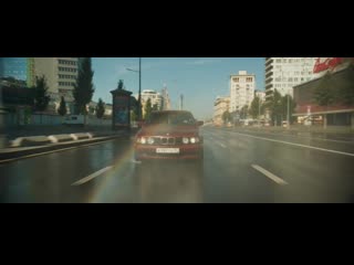 Трезвый водитель (2018) car chase scene