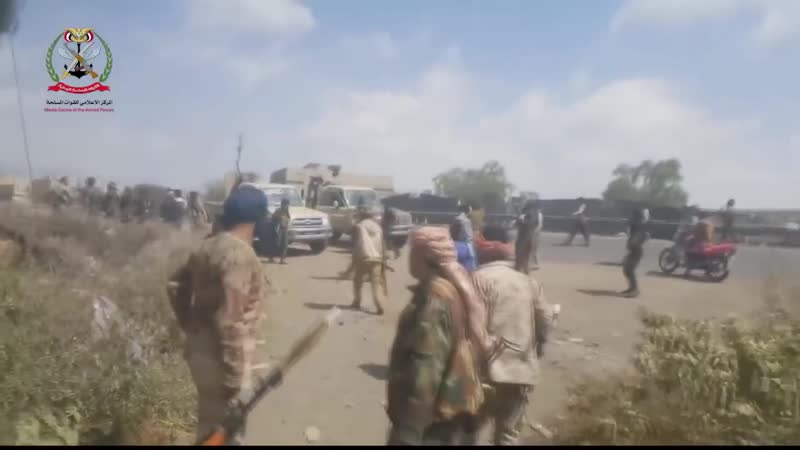 شاهد لحظات اقتحام قوات الجيش الوطني أولى مناطق مدينة دمت بالضالع