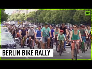 Tens of thousands of german cyclists demand sustainable transport switch